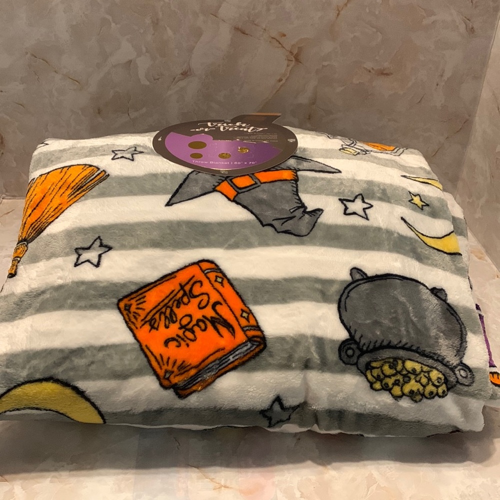 Harry Potter / hocus pocus theme Halloween throw/ blanket